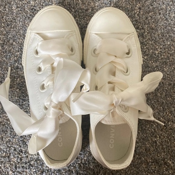 Converse - Picture 2 of 4